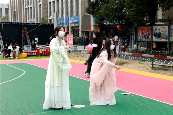 “三八”国际妇女节来临，南京新华向所有女性致以节日最美好的祝福！